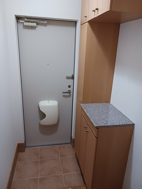 ロイヤルシャトーの玄関|収納もある玄関です