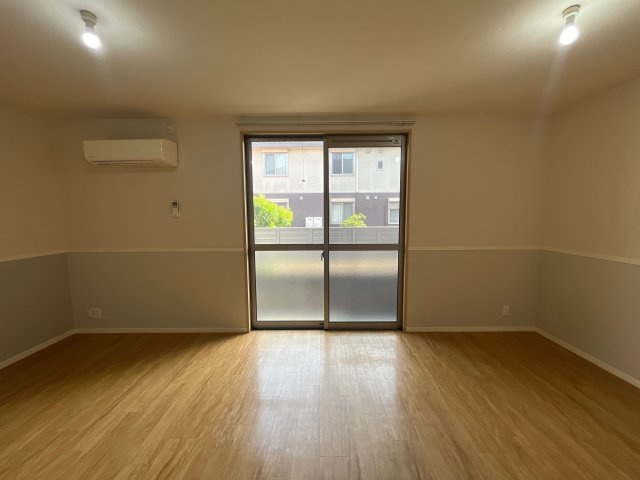 メゾン・ルーチェＡ棟の居間・リビング