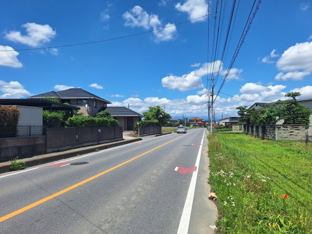 高崎市阿久津町売土地 A区画の前面道路含む現地写真