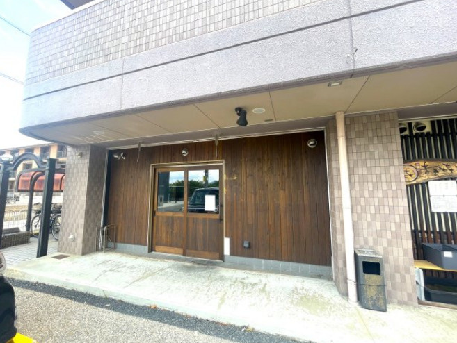 湖南市岩根中央２丁目の店舗一部のエントランス|エントランスです