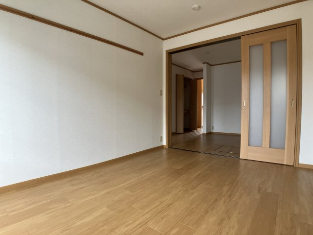 グランデカメリア山の手Ⅵの洋室