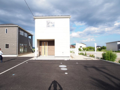 【駐車場】 | Cradle garden　大玉村玉井　第３　２号棟 | 広々とした駐車場です♪