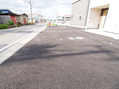 【駐車場】 | Cradle garden　大玉村玉井　第３　２号棟 | 4台停められるので、急な来客時も安心ですね♪