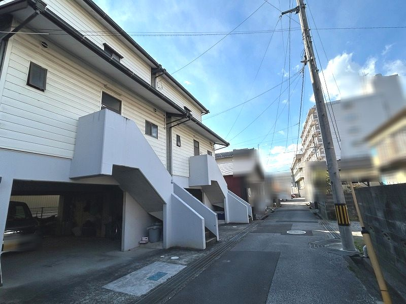 高知市高須貸家２棟の前面道路含む現地写真|建物外観　東から西撮影