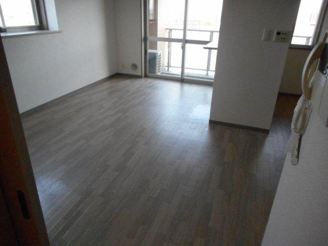 ラウンドタワーオペリアの居間・リビング