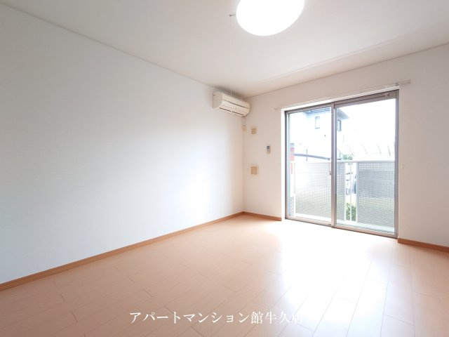 モダン・エディフィスⅠの居間・リビング