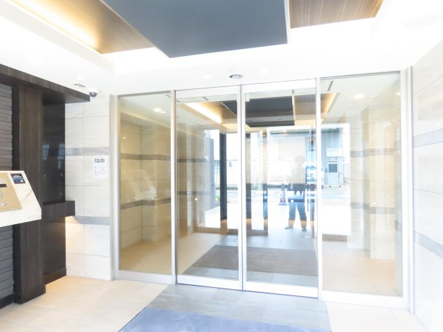 大阪市西淀川区歌島１丁目の賃貸マンションのエントランス
