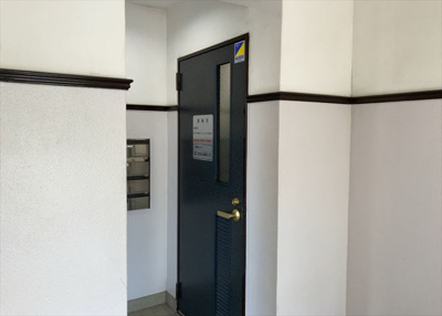 【受付】 | 相武台北パークホームズ | 受付はマンションコンシェルジュがいる場合もあれば、管理人が滞在する小部屋を総称して呼ぶことがあります。主にエントランスに設置されていることから、防犯面でも期待ができます。防犯設備がない場合はより安心！