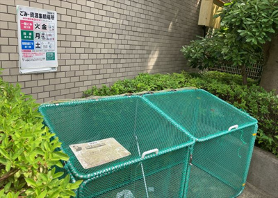 【設備】 | 相武台北パークホームズ | 共有部分は、住民なら誰もが使える設備のこと。例えば駐車場やエレベーター、インターネット設備、セキュリティ設備などがあります。他にも、マンションの廊下・外部階段やエントランス・ゴミ置き場などがあります。