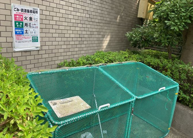 【設備】 | 相武台北パークホームズ | 共有部分は、住民なら誰もが使える設備のこと。例えば駐車場やエレベーター、インターネット設備、セキュリティ設備などがあります。他にも、マンションの廊下・外部階段やエントランス・ゴミ置き場などがあります。