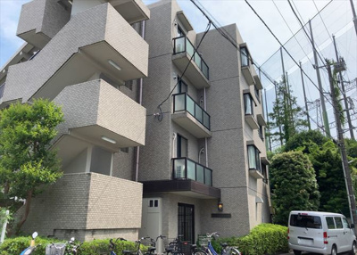 【構造・工法・仕様】 | 相武台北パークホームズ | ＲＣ造、Reinforced Concreteは直訳すると補強されたコンクリートです。主に柱や梁・床・壁が鉄筋とコンクリートで構成おり、鉄筋を組んだ型枠にコンクリートを流し込んで固めたものを指します。