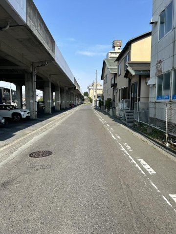 八戸市柏崎1丁目の前面道路含む現地写真