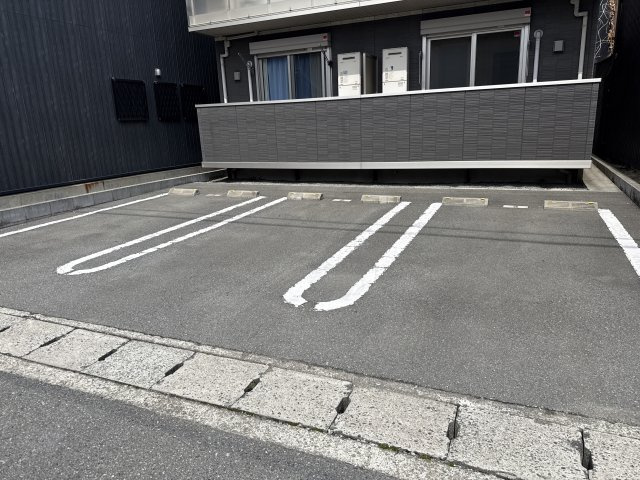 Be Allayedの駐車場