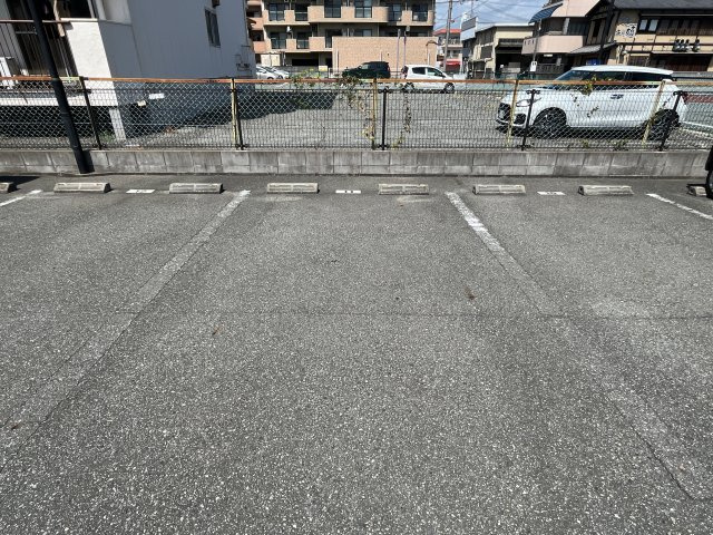 フィグガーデンの駐車場