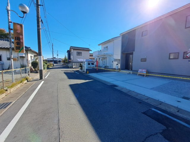 新築　前橋市広瀬町第2　Livele Garden.S　1号棟の前面道路含む現地写真|北側接道幅員約6ｍ