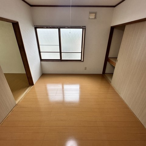 №１福盛ハイツA棟の洋室