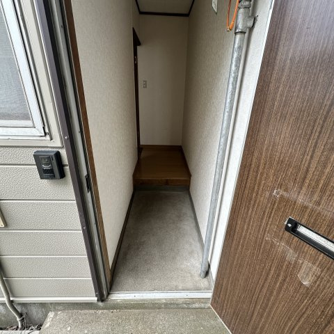 №１福盛ハイツA棟の玄関