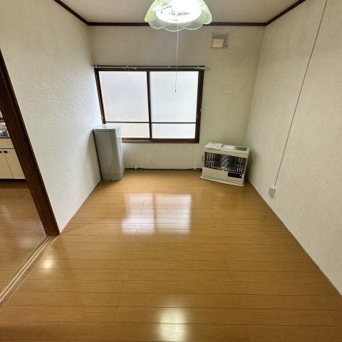 №１福盛ハイツA棟の洋室