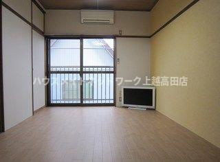 ハイツマキの居間・リビング|洋室