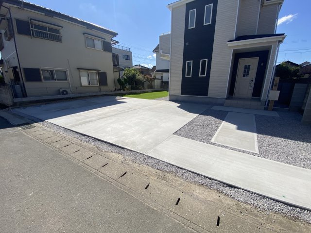 新築　高崎市並榎町3期　Heartful　Town　1号棟の駐車場|現地写真　駐車スペースは建物北側に並列4台分可能です！
