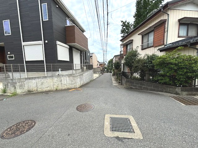 厚木市温水　中古戸建の前面道路含む現地写真|前面道路含む現地写真です