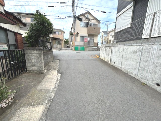厚木市温水　中古戸建の前面道路含む現地写真|前面道路含む現地写真です