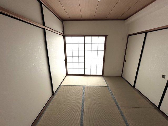 東浦マンションの和室|【南側・和室】
和の風情を演出する内障子付