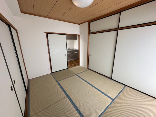 東浦マンションの和室|【南側・和室】
しっとりと落ち着いた雰囲気の和室

