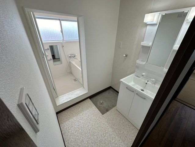 東浦マンションのその他|ゆとりの洗面スペースで朝の身支度も快適スムーズに。