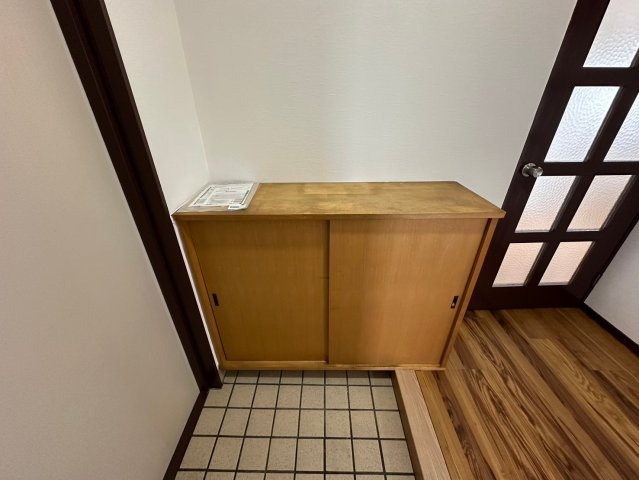 東浦マンションの玄関|玄関横にシューズボックスがついているので、片付いた玄関がキープできます