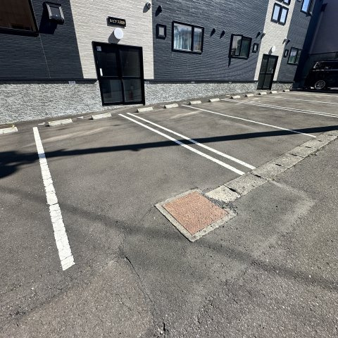 ルピナス高砂の駐車場