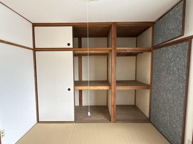 名古山町貸家　中東の収納