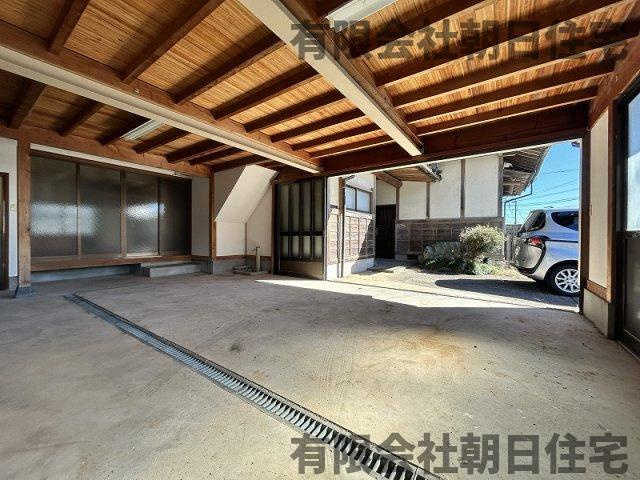 【駐車場】 | 邑生町中古戸建 | 駐車場があるので、車を買う予定の方も安心です