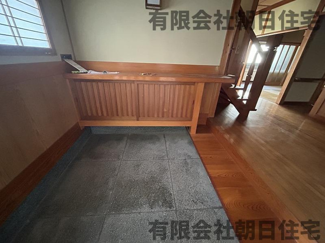 【玄関】 | 邑生町中古戸建 | 落ち着いた玄関です