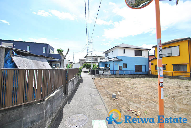 売地　茅ヶ崎市南湖6丁目の前面道路含む現地写真