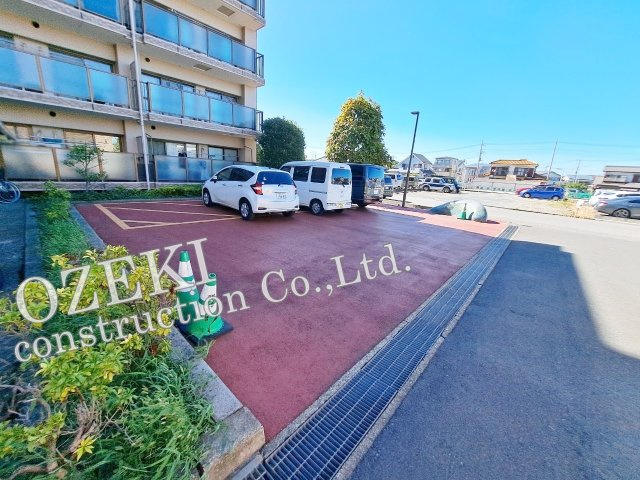 朝日プラザガーデンシティ新越谷の駐車場