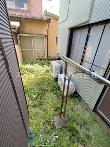 八町通貸家の庭
