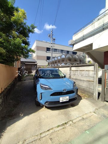 八町通貸家の駐車場