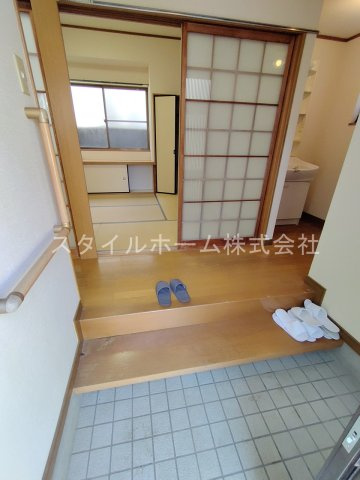 八町通貸家の玄関