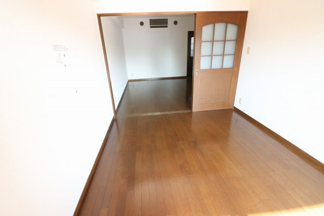 【寝室】 | ロイヤルコート生江