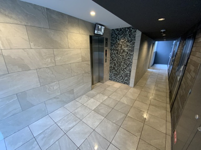 【エントランス】 | STORM | 高級感のあるエントランスです。