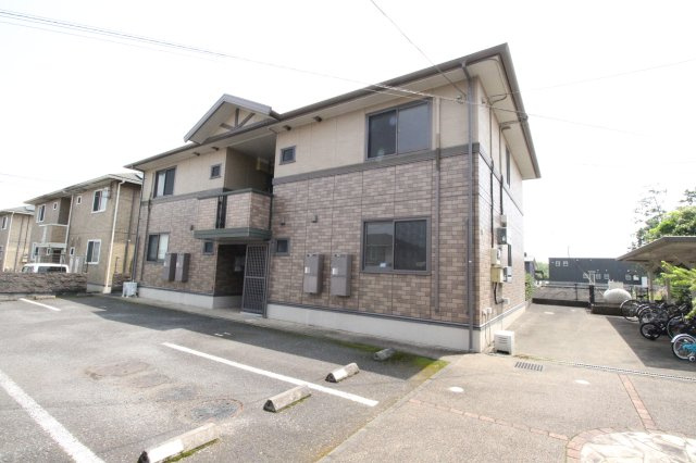 フローラルビレッジⅠ番館の駐車場