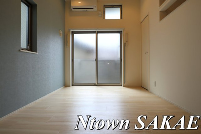 【居間・リビング】 | ハーモニーテラス長筬町Ⅱ | こちらの居間で趣味の時間をお楽しみください