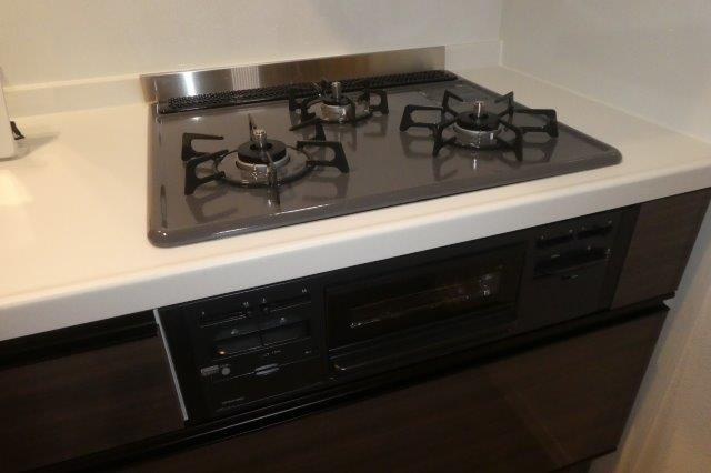 ディマーネⅡのキッチン|３口ガスコンロ