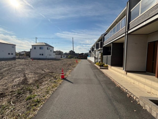 【前面道路含む現地写真】 | 川越市大袋新田　建築条件なし売地　「南大塚駅」徒歩17分　敷地91坪　