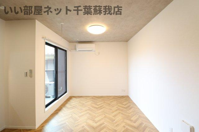クレセントパーク末広 の居間・リビング|こちらの居間で趣味の時間をお楽しみください