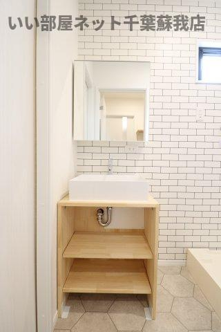 クレセントパーク末広 の洗面所|朝の準備に活躍する、洗面化粧台！