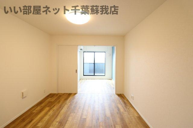 クレセントパーク末広 の居間・リビング|ゆったりとした居間です