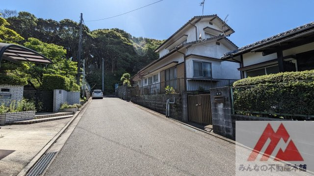 久留米市山川町の中古一戸建の前面道路含む現地写真