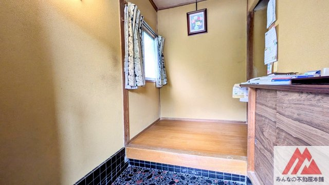 久留米市山川町の中古一戸建の玄関